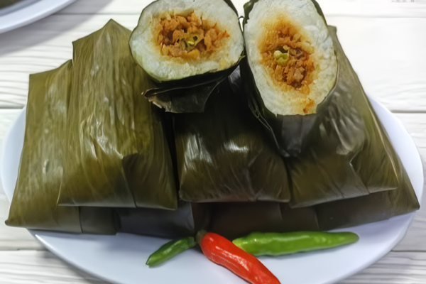 kelezatan-makanan-lontong-isi-oncom