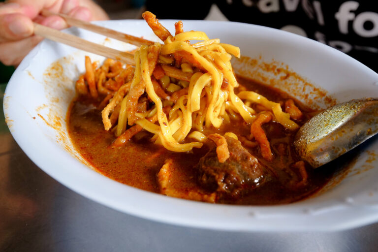 khao-soi-makanan-khas-thailand-yang-lezat-dan-menggoda