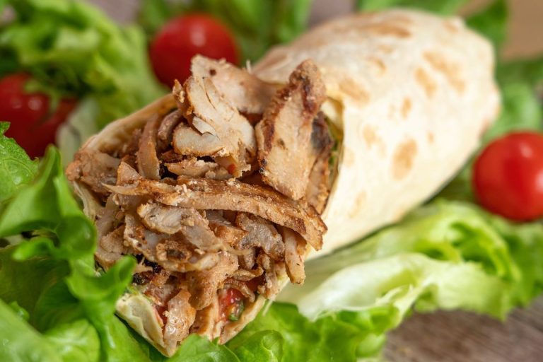 makanan-shawarma-sajian-lezat-dari-daging-berbumbu-khas