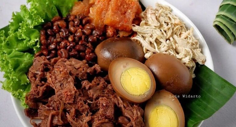 mengenal-lezatnya-makanan-gudeg-tradisional