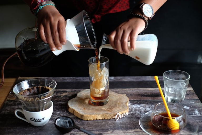 kalita-iced-coffee-with-honey-minuman-segar-dan-lezat