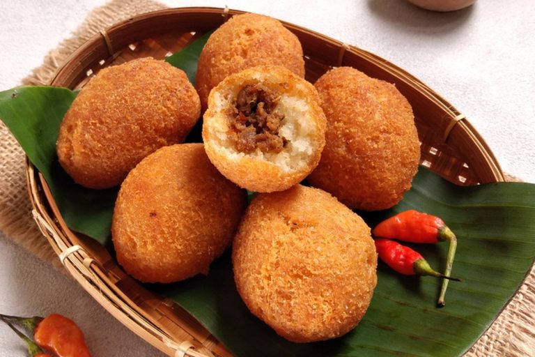 makanan-combro-camilan-tradisional-gorengan-khas-jawa-barat