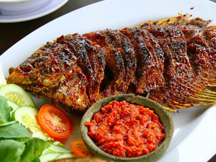 makanan-ikan-dan-ayam-bakar-pilihan-lezat-dan-sehat