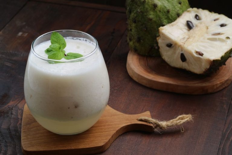manfaat-dan-cara-membuat-minuman-jus-sirsak-segar