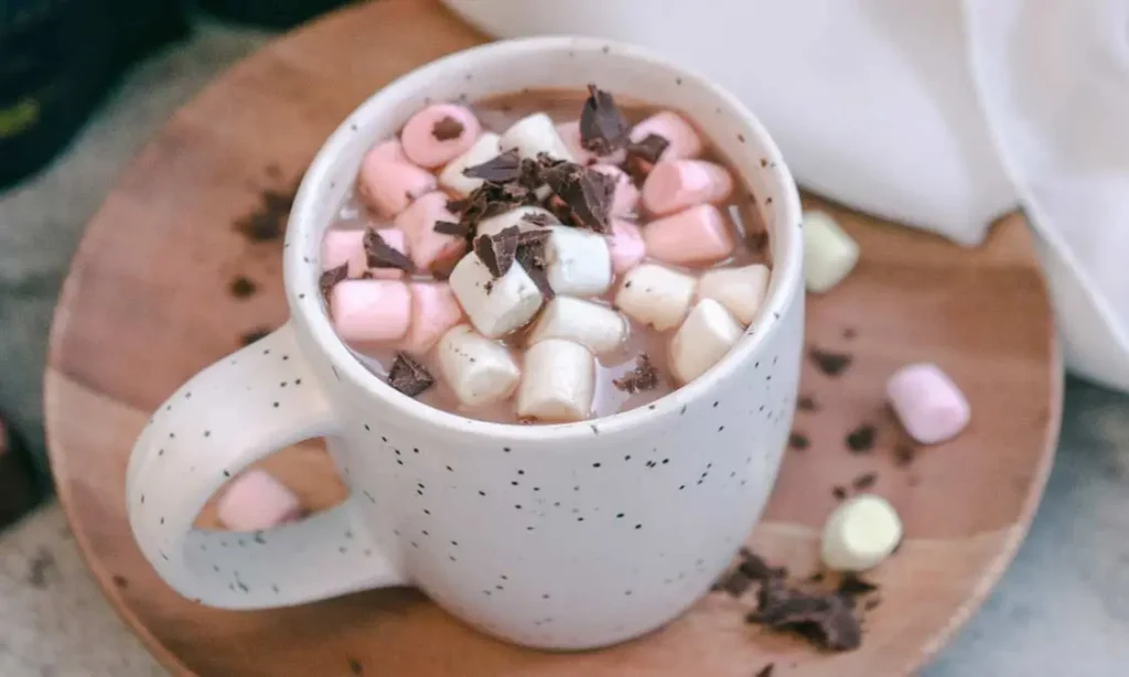 menikmati-kehangatan-minuman-cokelat-panas-yang-menggoda