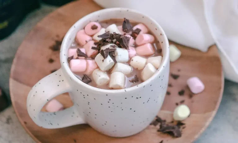 menikmati-kehangatan-minuman-cokelat-panas-yang-menggoda