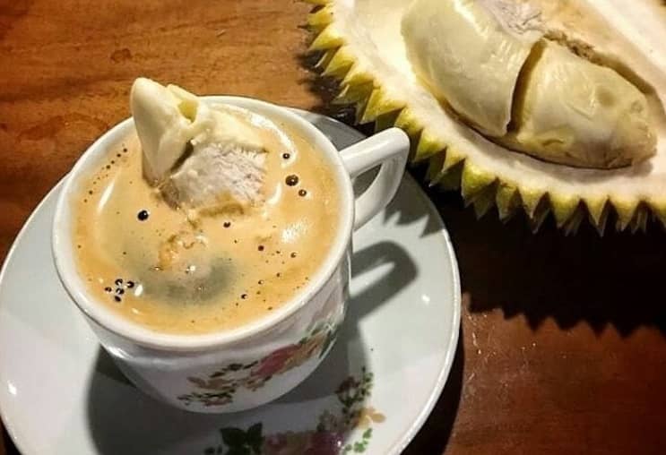 menikmati-segarnya-minuman-es-kopi-durian-yang-unik-dan-lezat