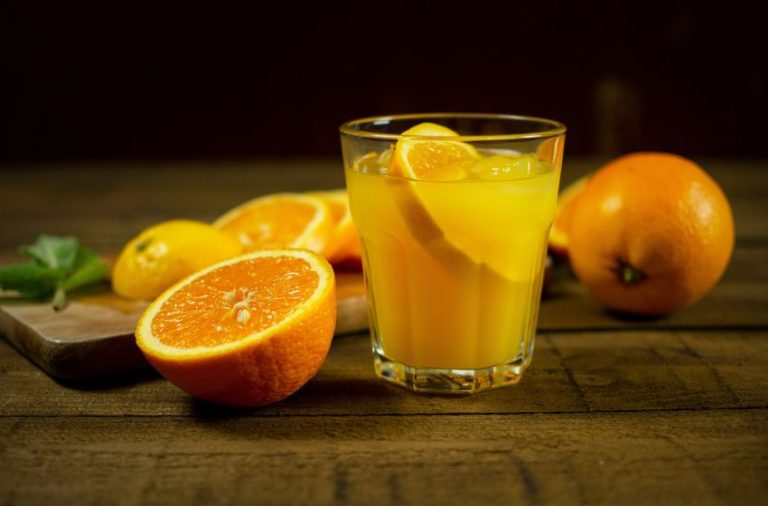 menikmati-segarnya-minuman-jus-jeruk-untuk-kesehatan-sehari-hari