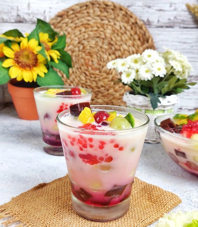 menikmati-segarnya-minuman-sop-buah-salak-yang-menyegarkan