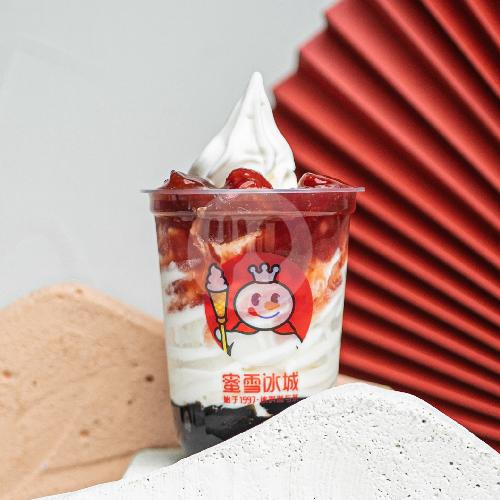 minuman-strawberry-lucky-sundae-sensasi-segar-dan-manis-yang-menggoda