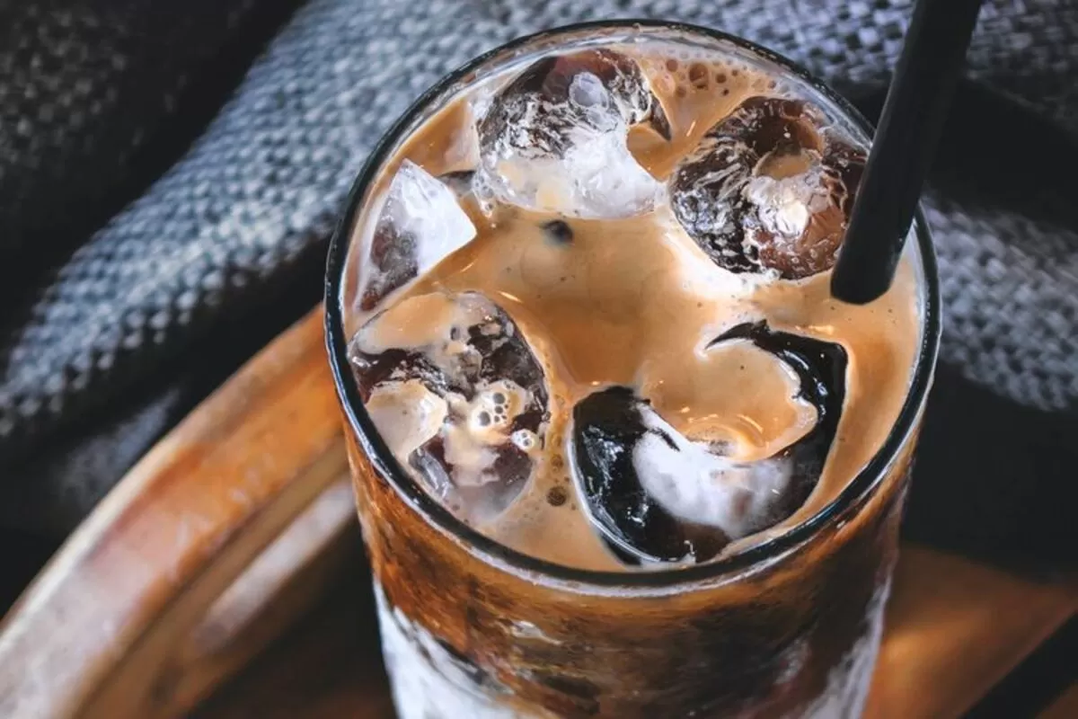 segarnya-minuman-es-kopi-gula-merah-yang-menggoda-selera