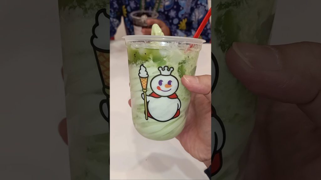 segarnya-minuman-melon-kiwi-sundae-yang-menggoda-selera