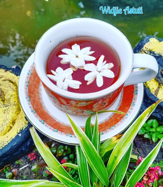 keindahan-rasa-dan-aroma-teh-melati-mawar-wangi