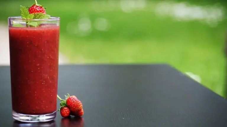 manfaat-dan-rasa-segar-minuman-jus-berry-yang-menyehatkan
