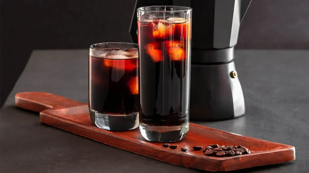 menikmati-segarnya-minuman-cold-brew-coffee-yang-menggoda