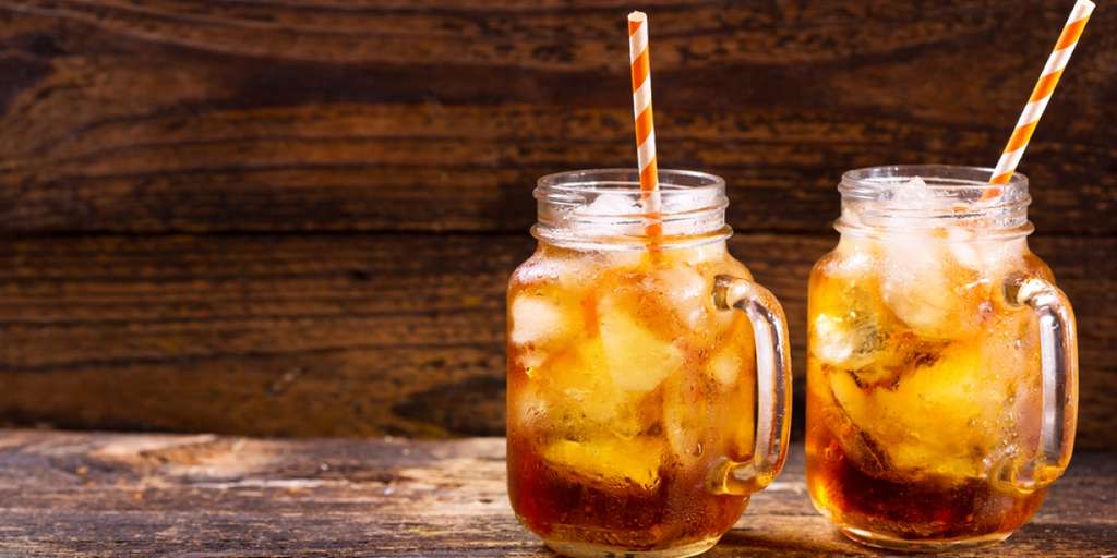 menikmati-segarnya-minuman-es-teh-original-yang-menggoda-selera