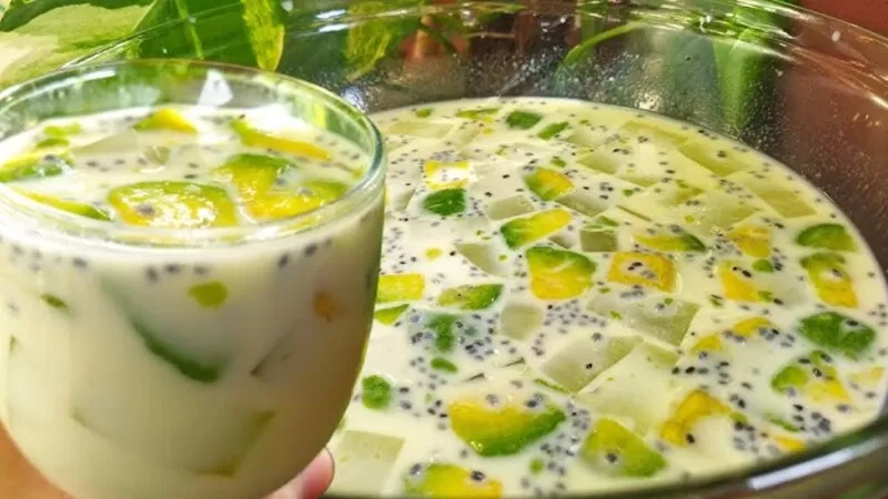 menikmati-segarnya-minuman-esteh-susu-avocado-yang-lezat