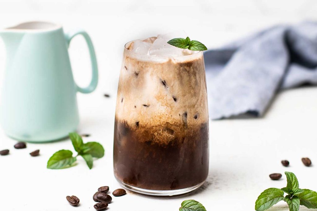 menikmati-segarnya-minuman-mocha-mint-yang-lezat-dan-aromatik