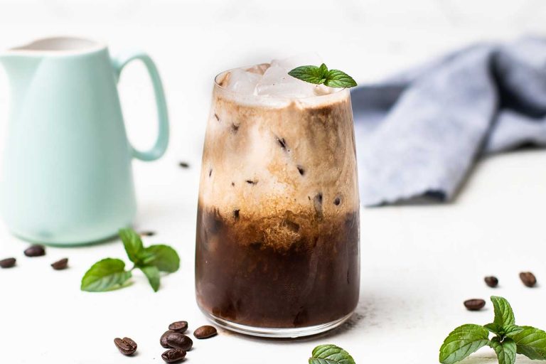 menikmati-segarnya-minuman-mocha-mint-yang-lezat-dan-aromatik