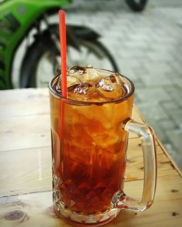 minuman-es-teh-cincau-segarnya-minuman-tradisional-indonesia