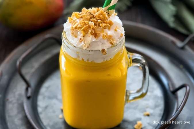 segarnya-minuman-mango-smoothie-yang-menyegarkan-dan-lezat