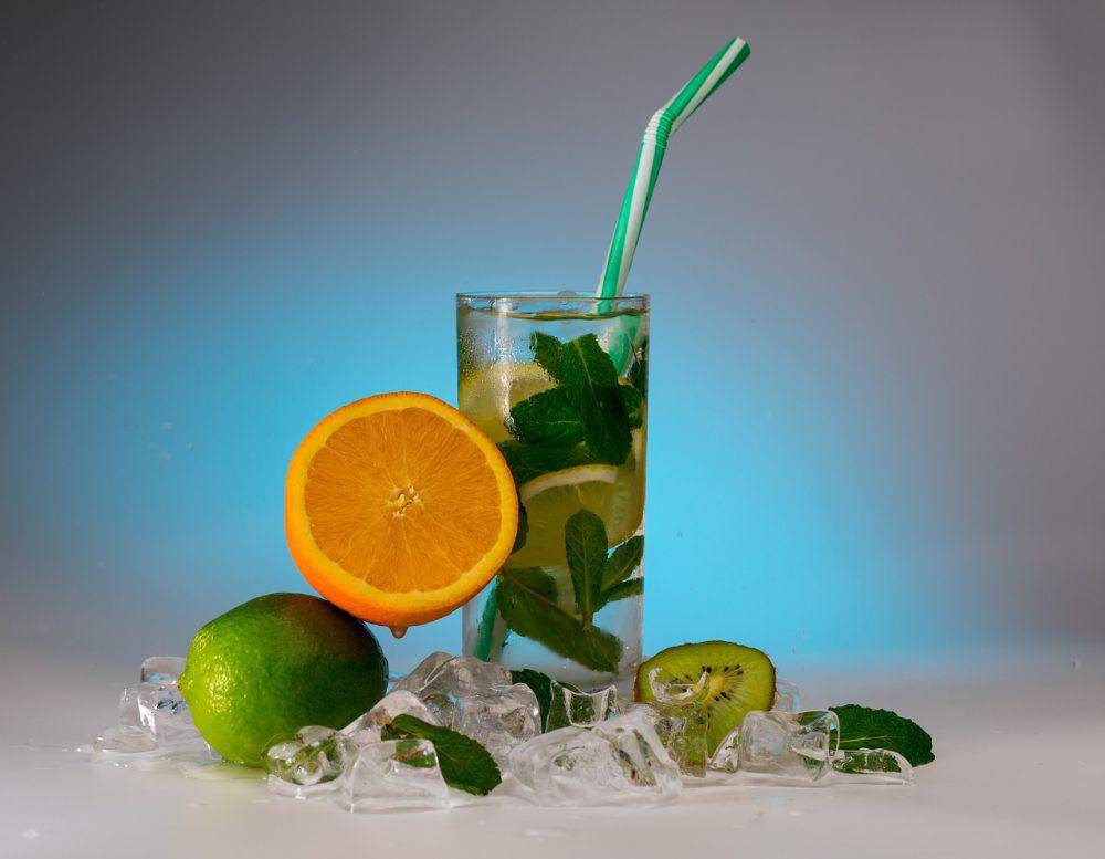 segarnya-minuman-teh-mangga-jeruk-nipis-yang-menyegarkan