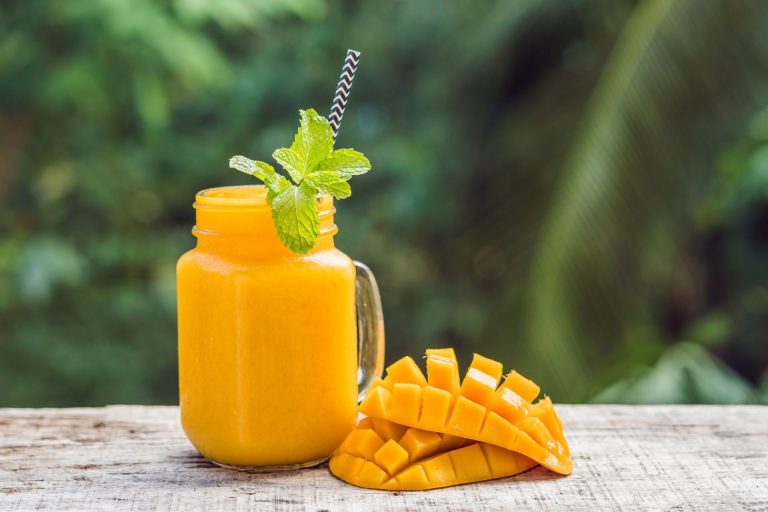 mengenal-lezatnya-minuman-mango-smoothie-yang-segar-dan-menyegarkan