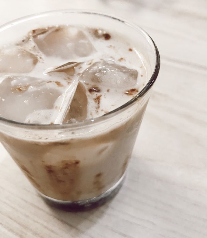 menikmati-segarnya-minuman-salted-caramel-latte-yang-lezat